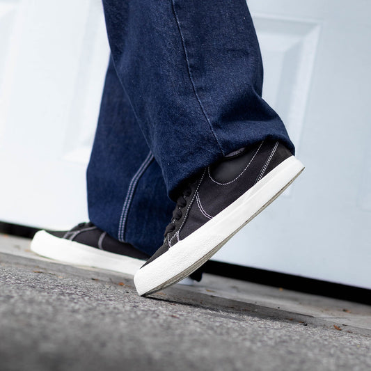 NIKE BLAZY BLACK