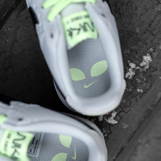 NIKE AIR FORCE ONE ALIEN W