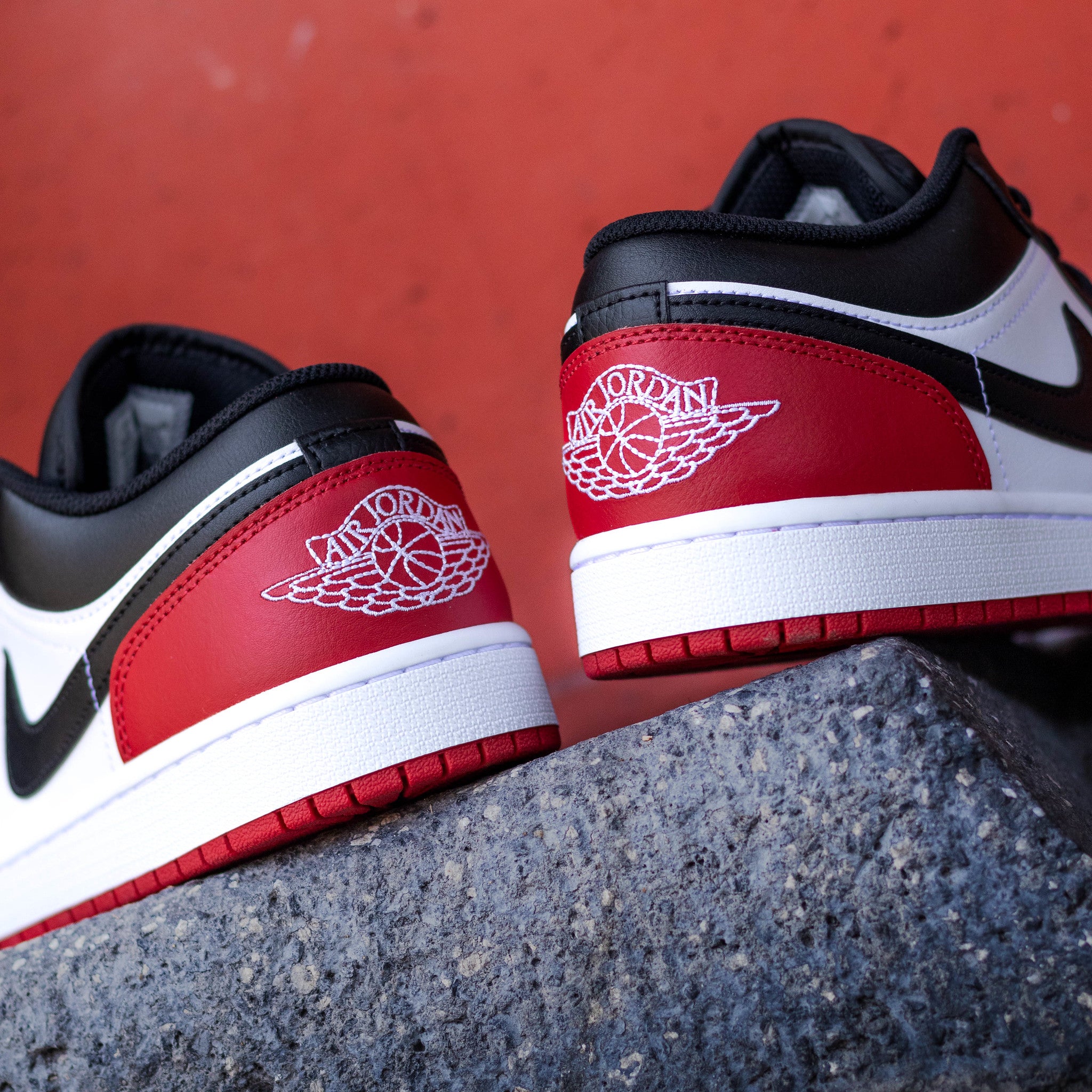 AIR JORDAN 1 LOW BRED TOE 2