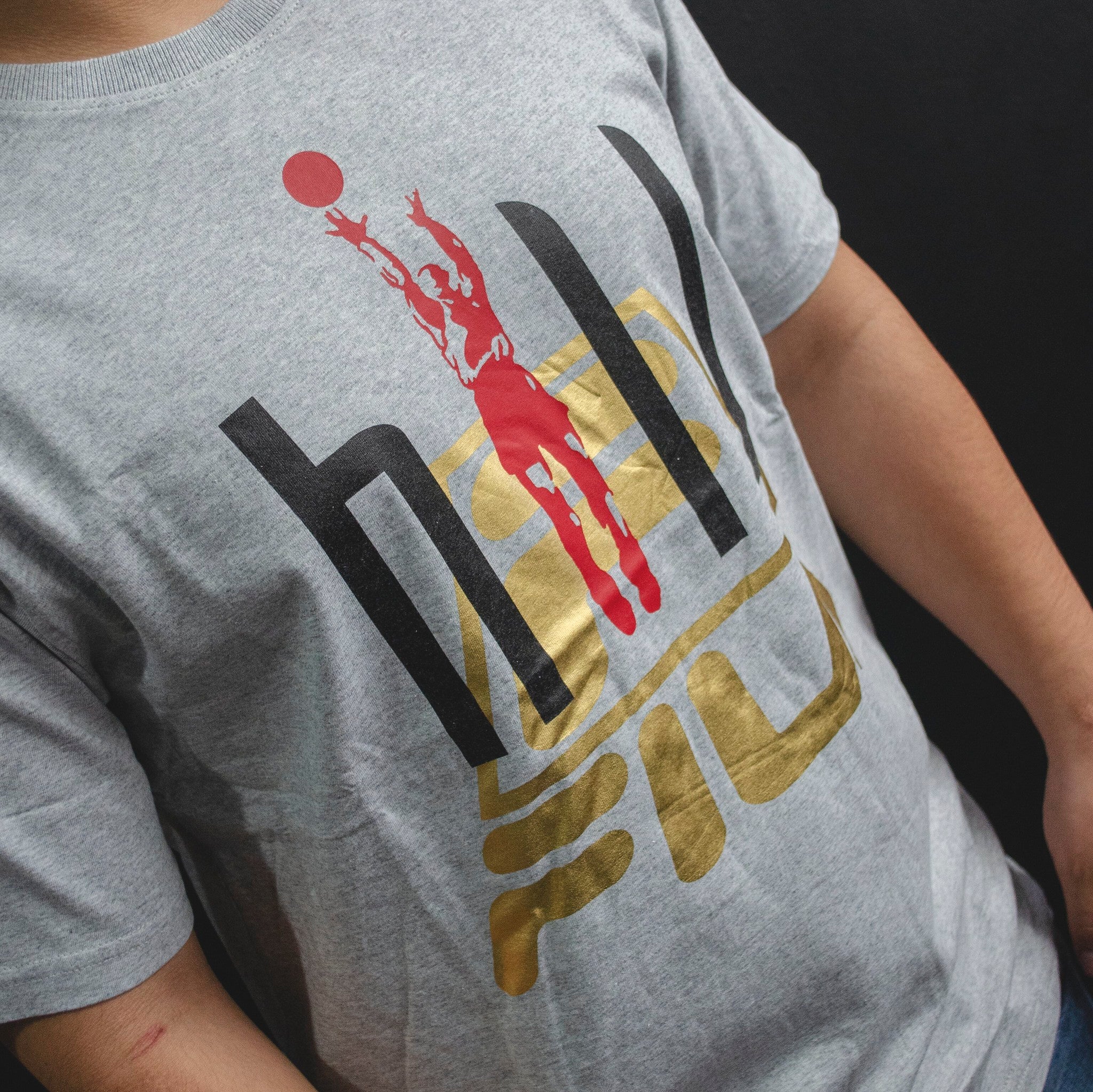 FILA PLAYERA GRAND HILL GRIS CORTA