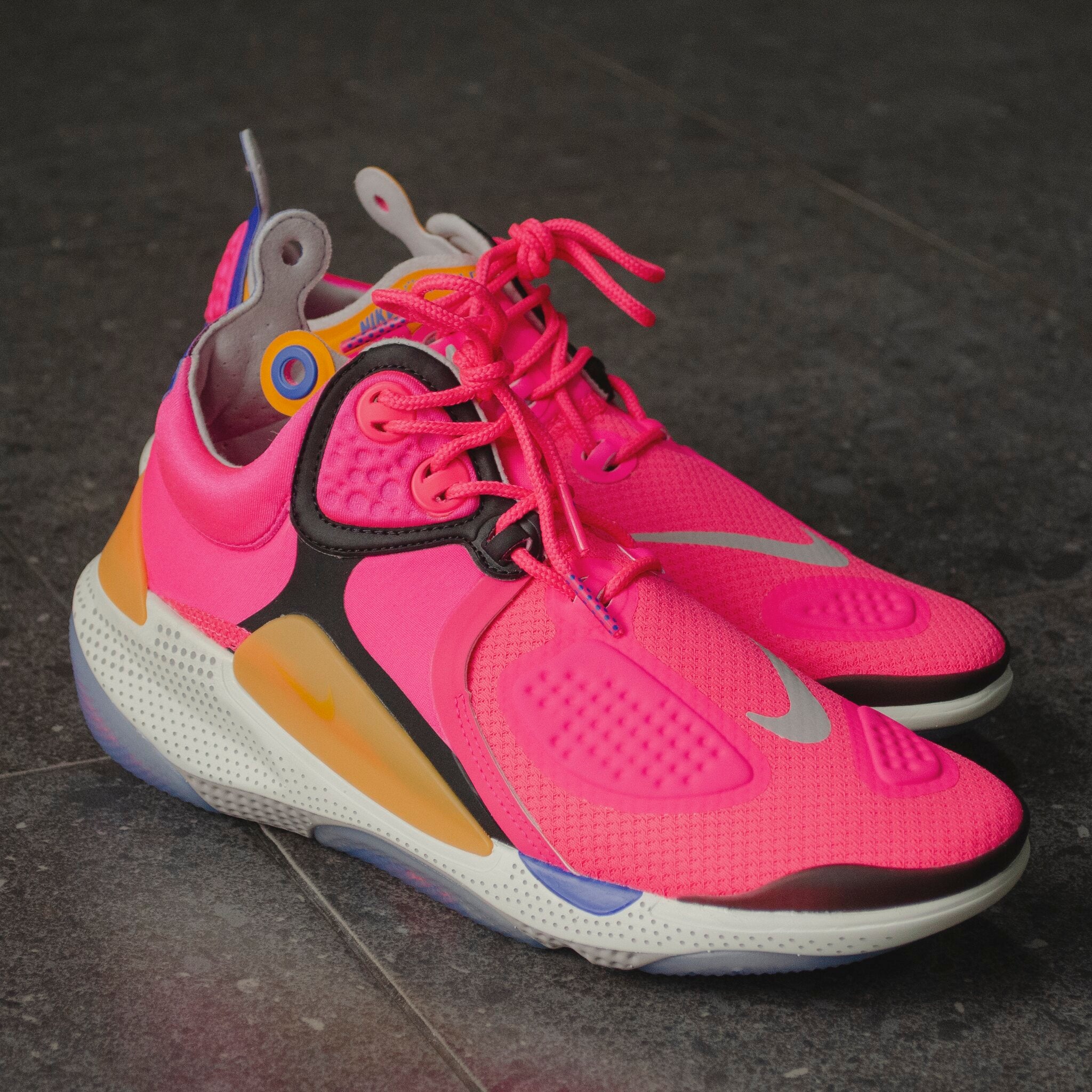 NIKE JOYRIDE CC3 HIPER PINK