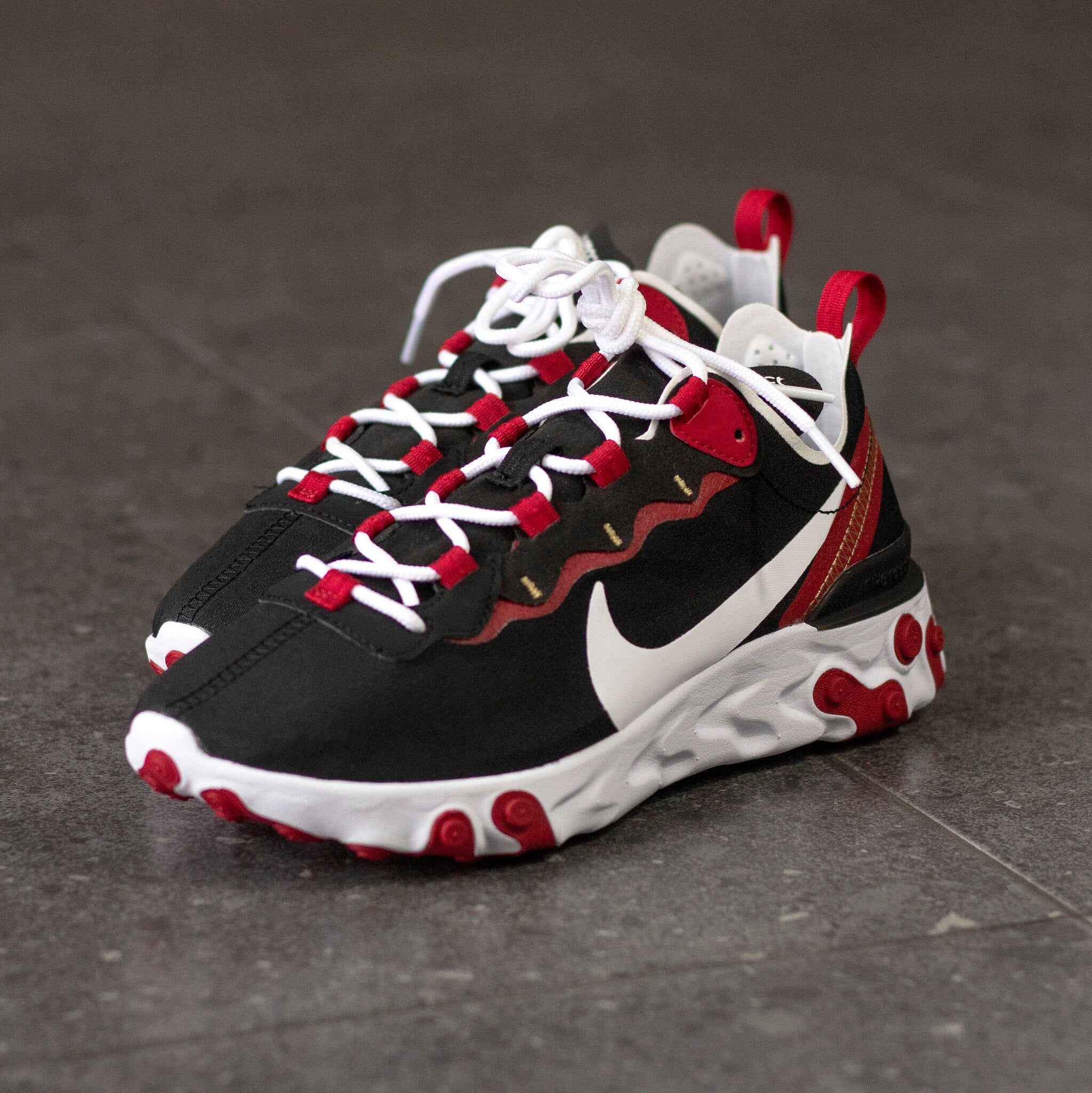 NIKE REACT ELEMENT 55 GYM RED