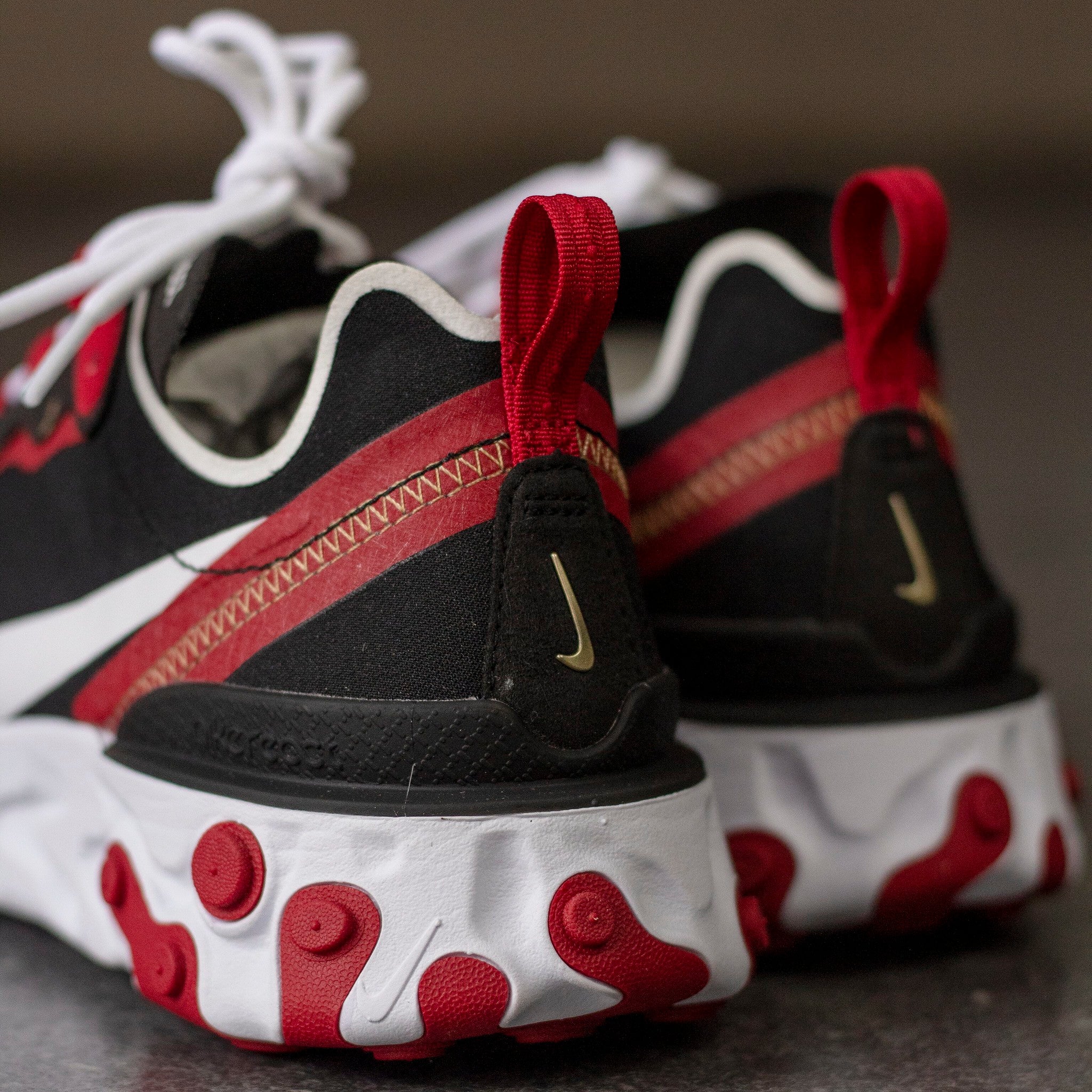 NIKE REACT ELEMENT 55 GYM RED