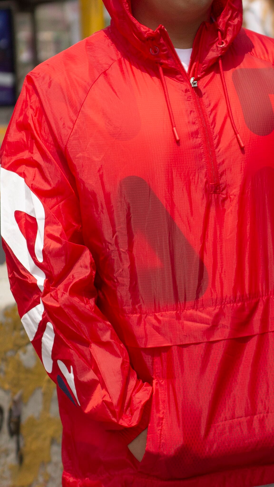 FILA ROMPEVIENTOS ROJA MANGAS