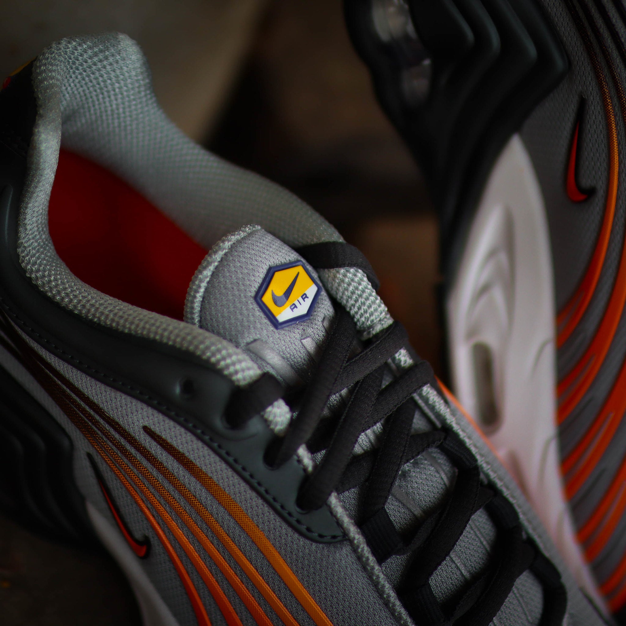 NIKE AIR MAX 2 PLUS LIGHT SMOKE GREY ORANGE