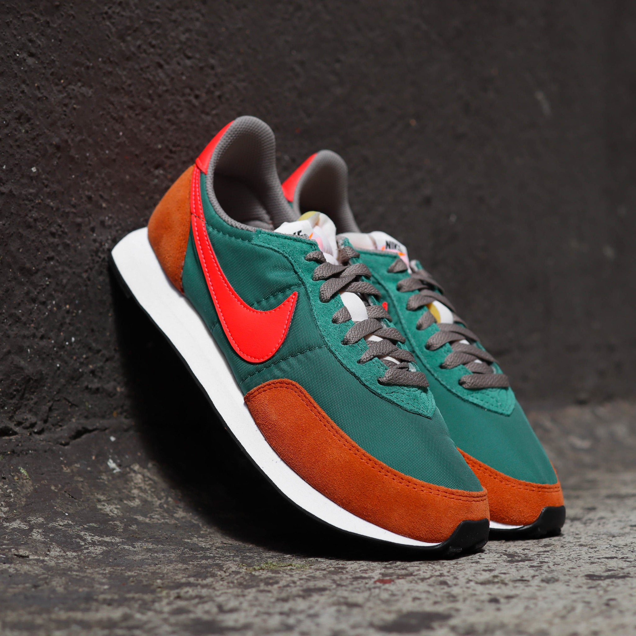 NIKE WAFFLE TRAINER 2 GREEN NOISE