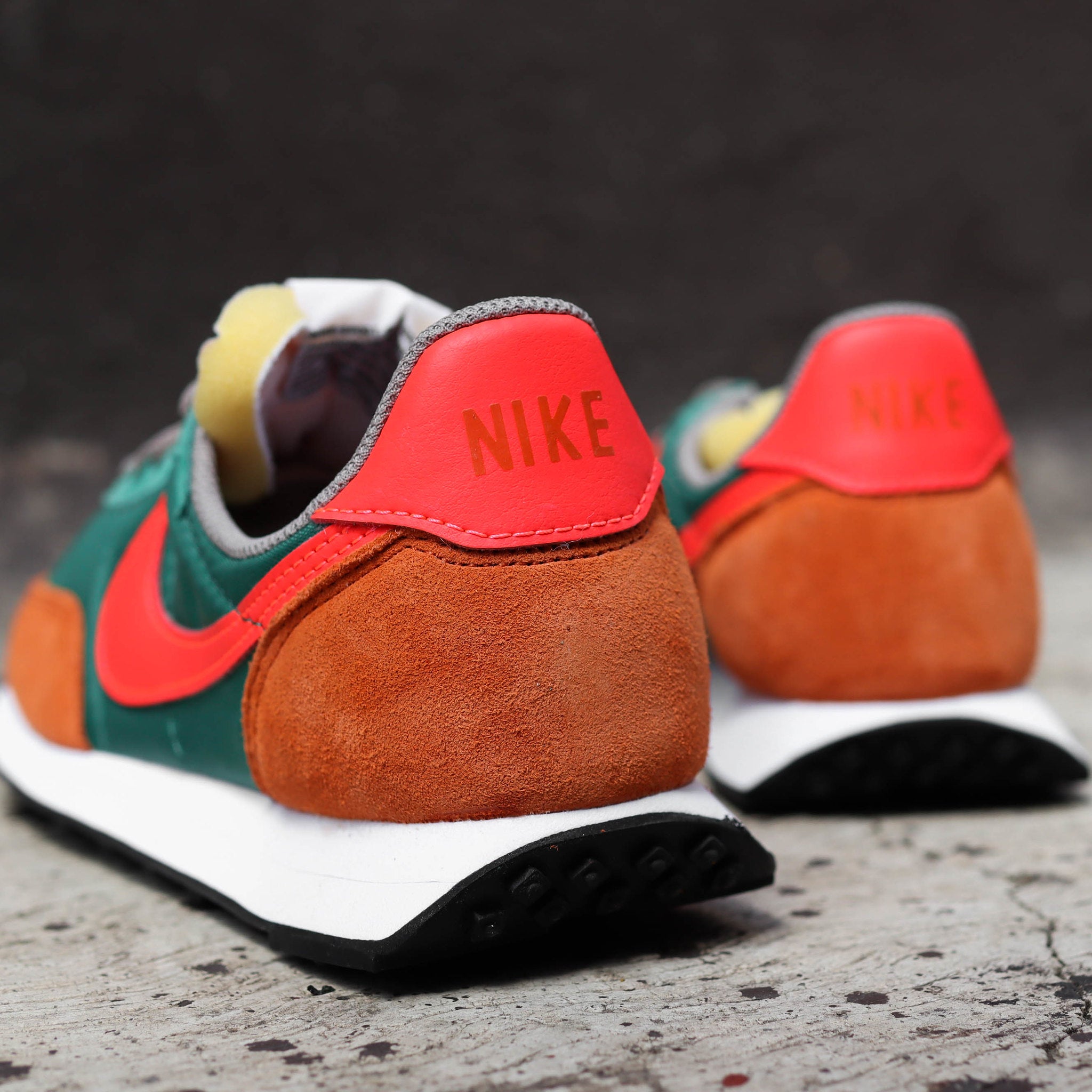 NIKE WAFFLE TRAINER 2 GREEN NOISE