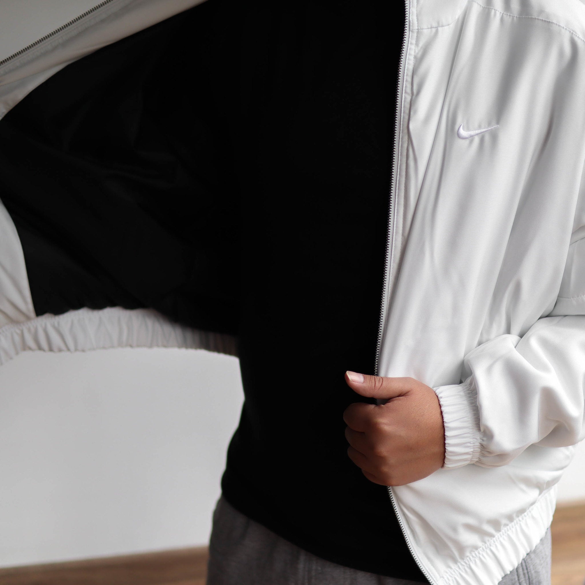 NIKE JACKET WHITE ESSENTIAL