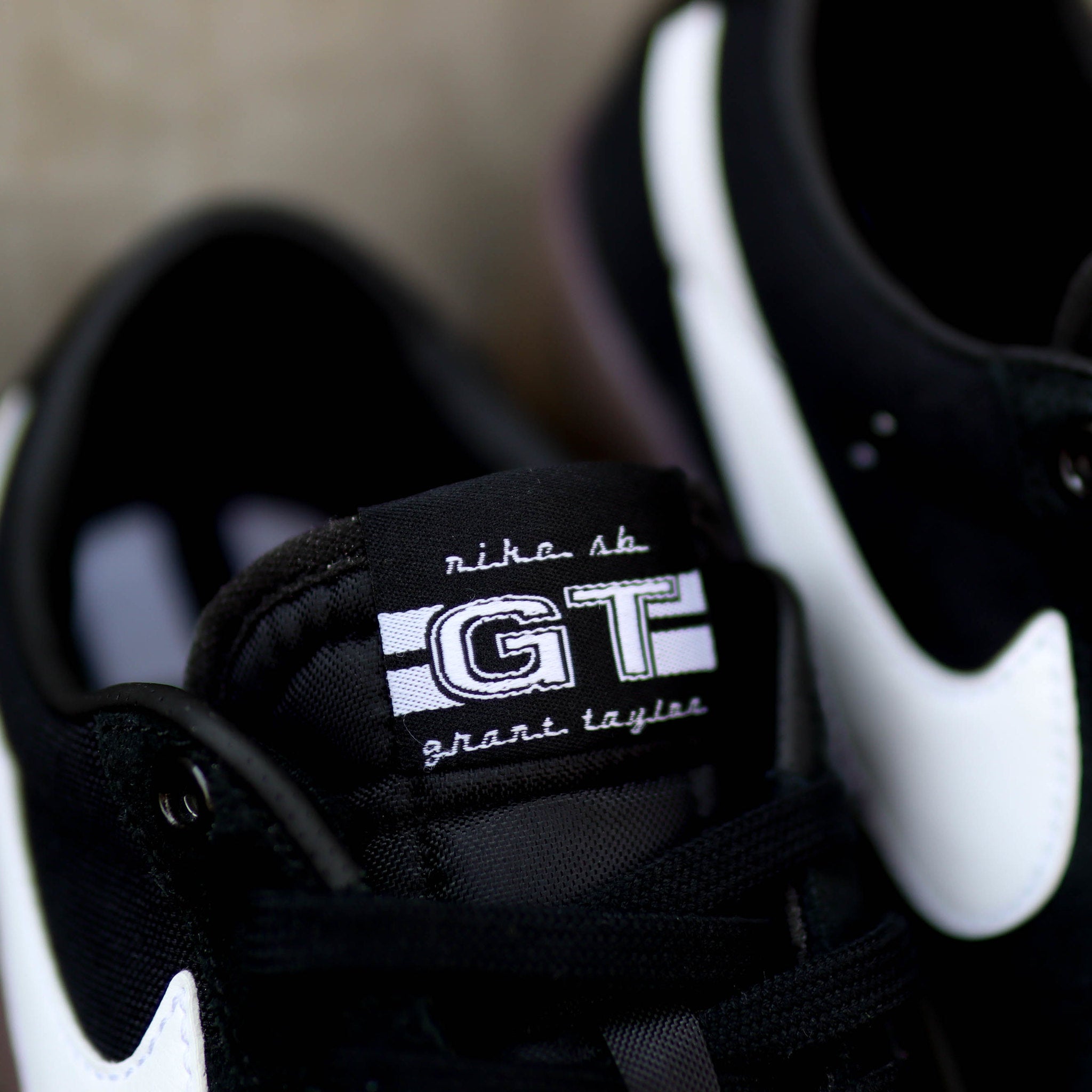 NIKE SB BLAZER LOW GT BLACK GUM