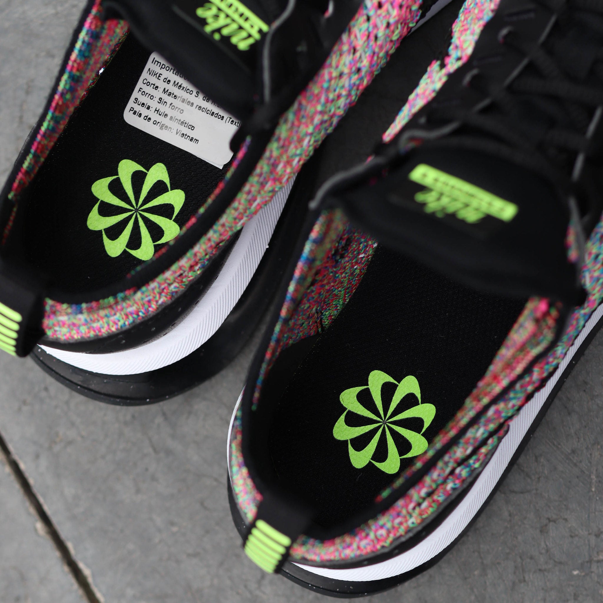 NIKE AIR MAX FLYKNIT RACER COLORS W