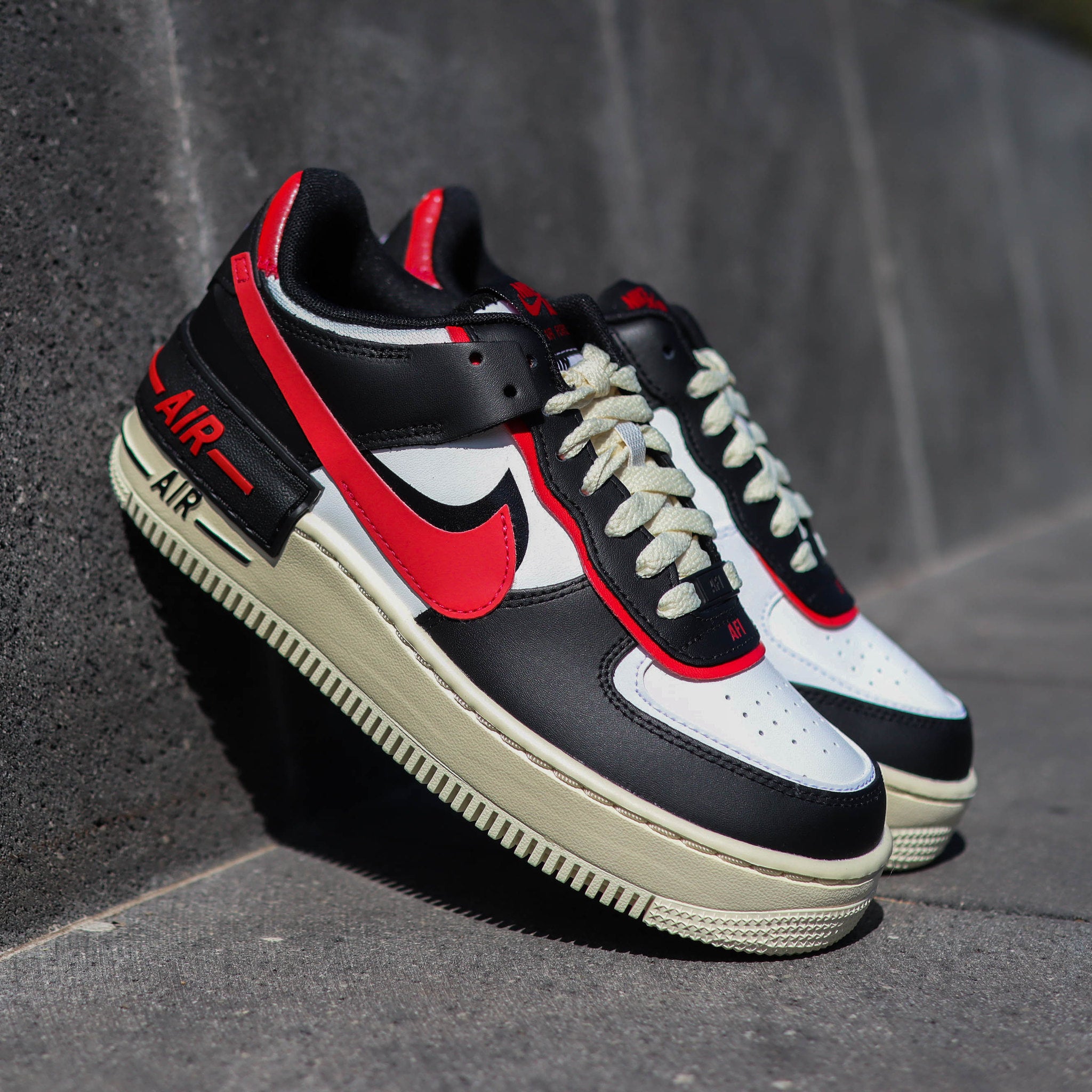 NIKE AIR FORCE ONE SHADOW BLACK RED WHITE