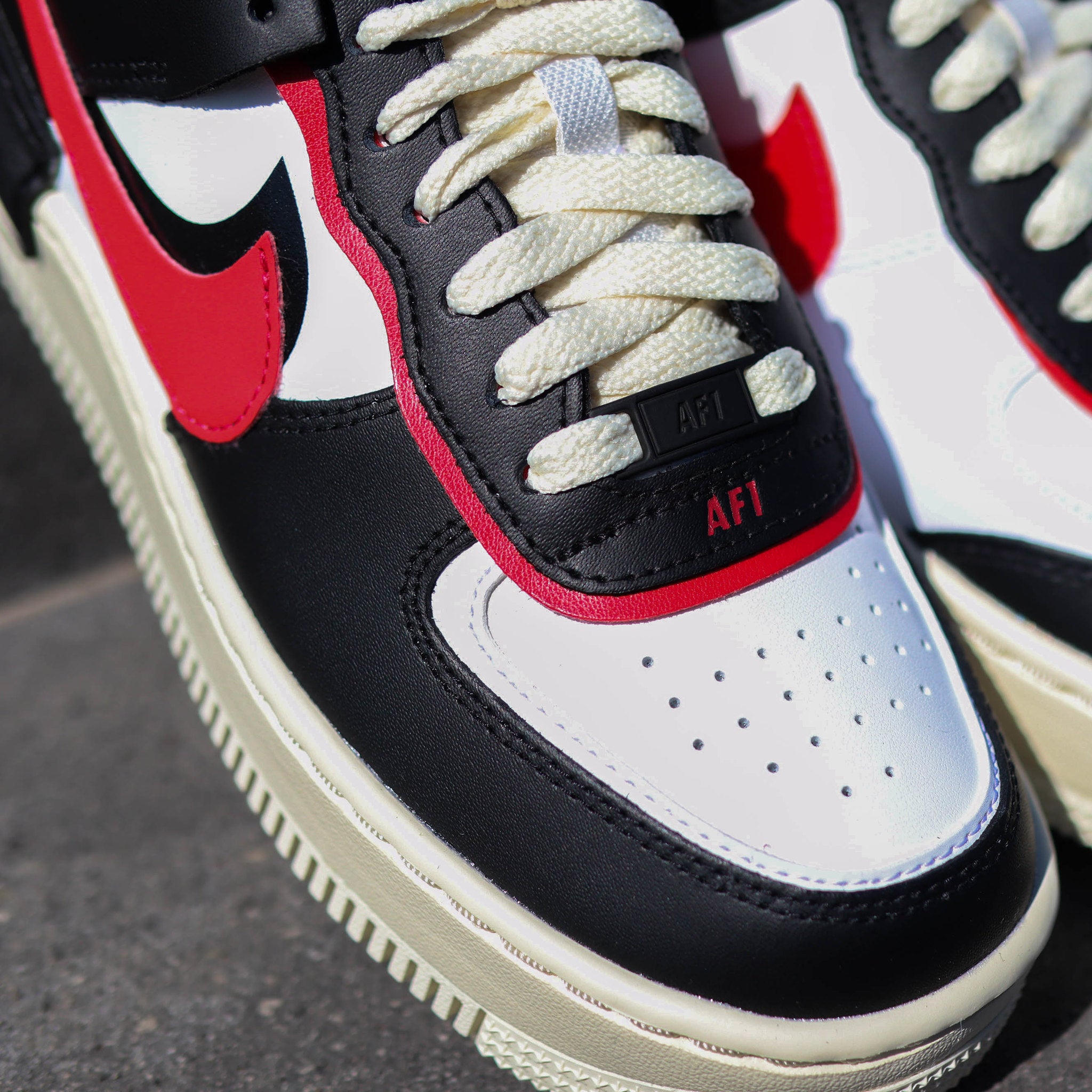 NIKE AIR FORCE ONE SHADOW BLACK RED WHITE