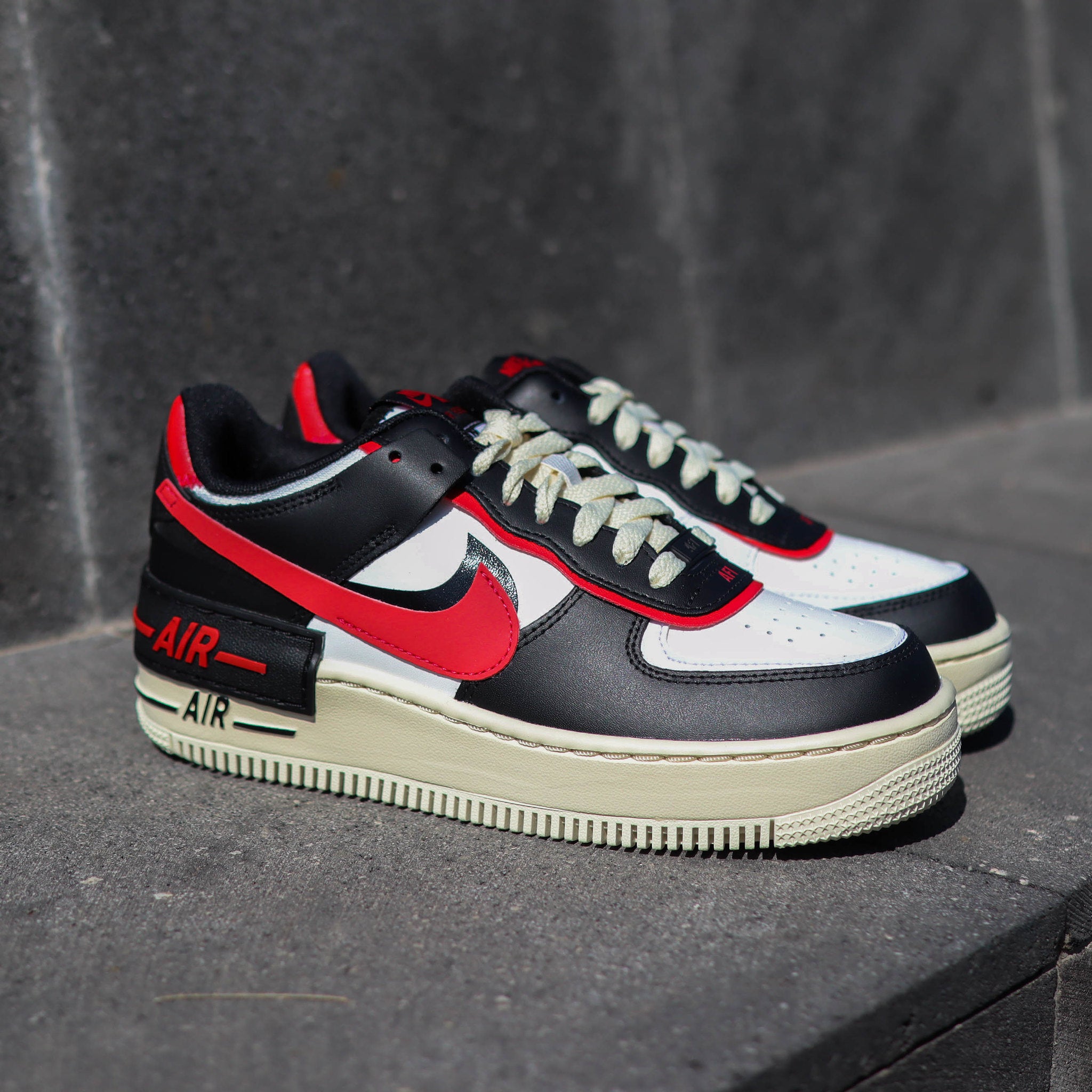 NIKE AIR FORCE ONE SHADOW BLACK RED WHITE