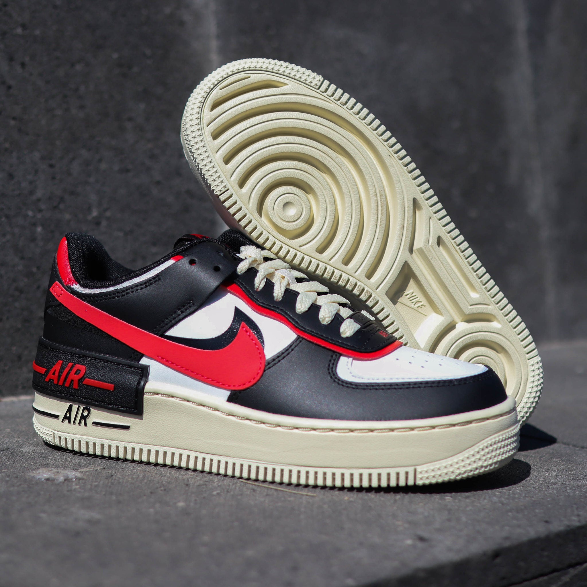 NIKE AIR FORCE ONE SHADOW BLACK RED WHITE