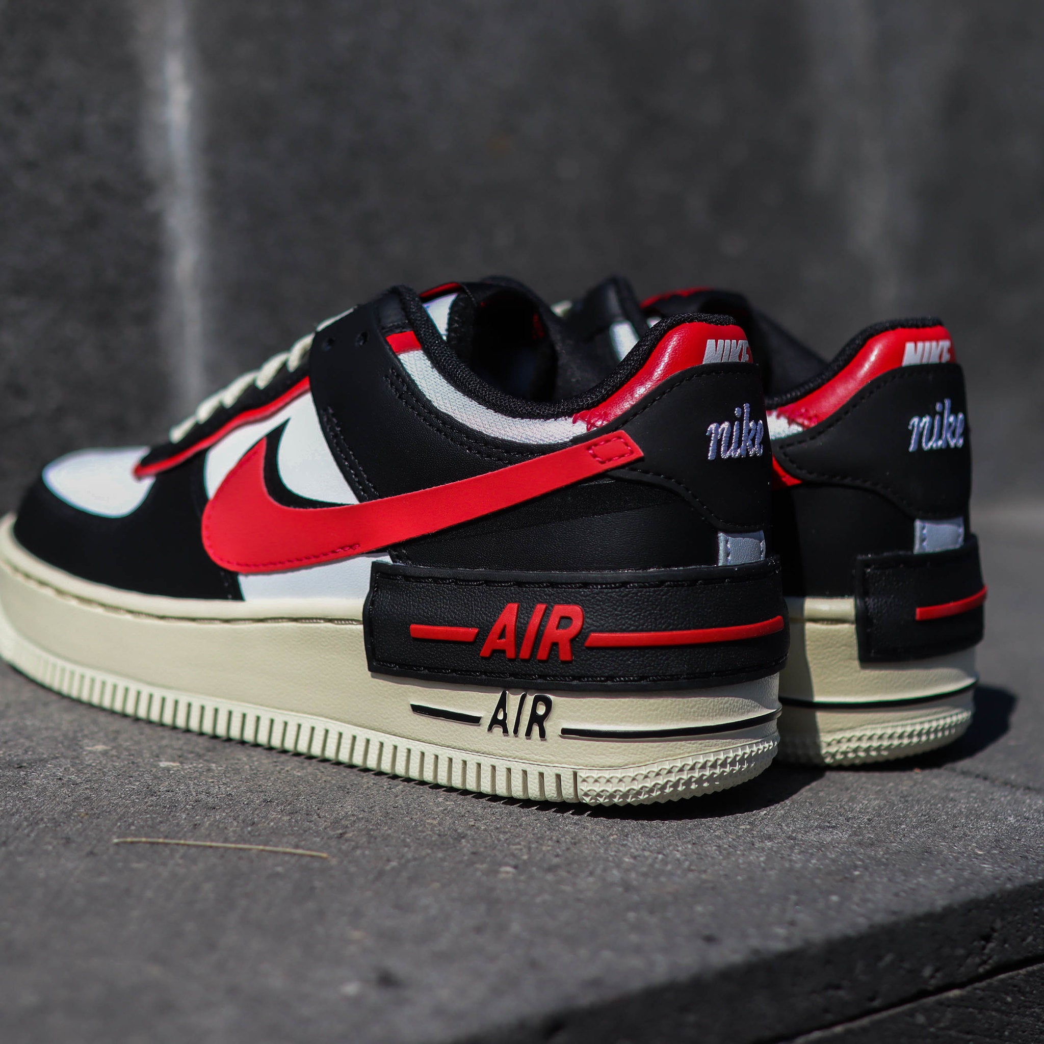 NIKE AIR FORCE ONE SHADOW BLACK RED WHITE