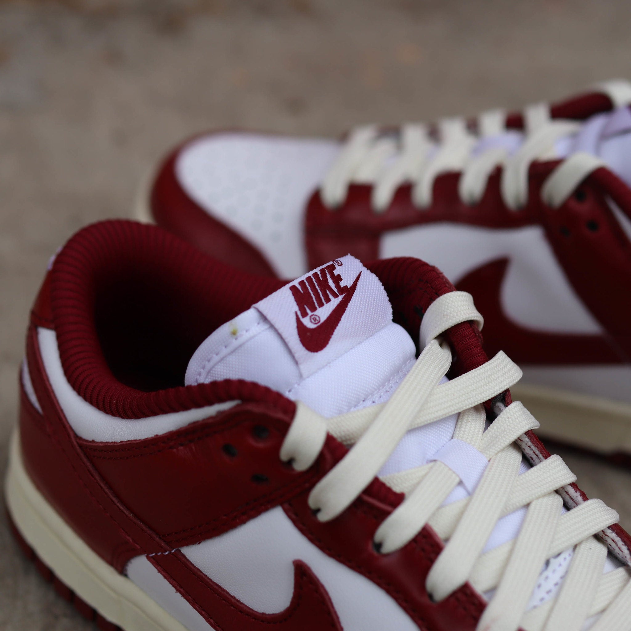 NIKE DUNK LOW TEAM RED