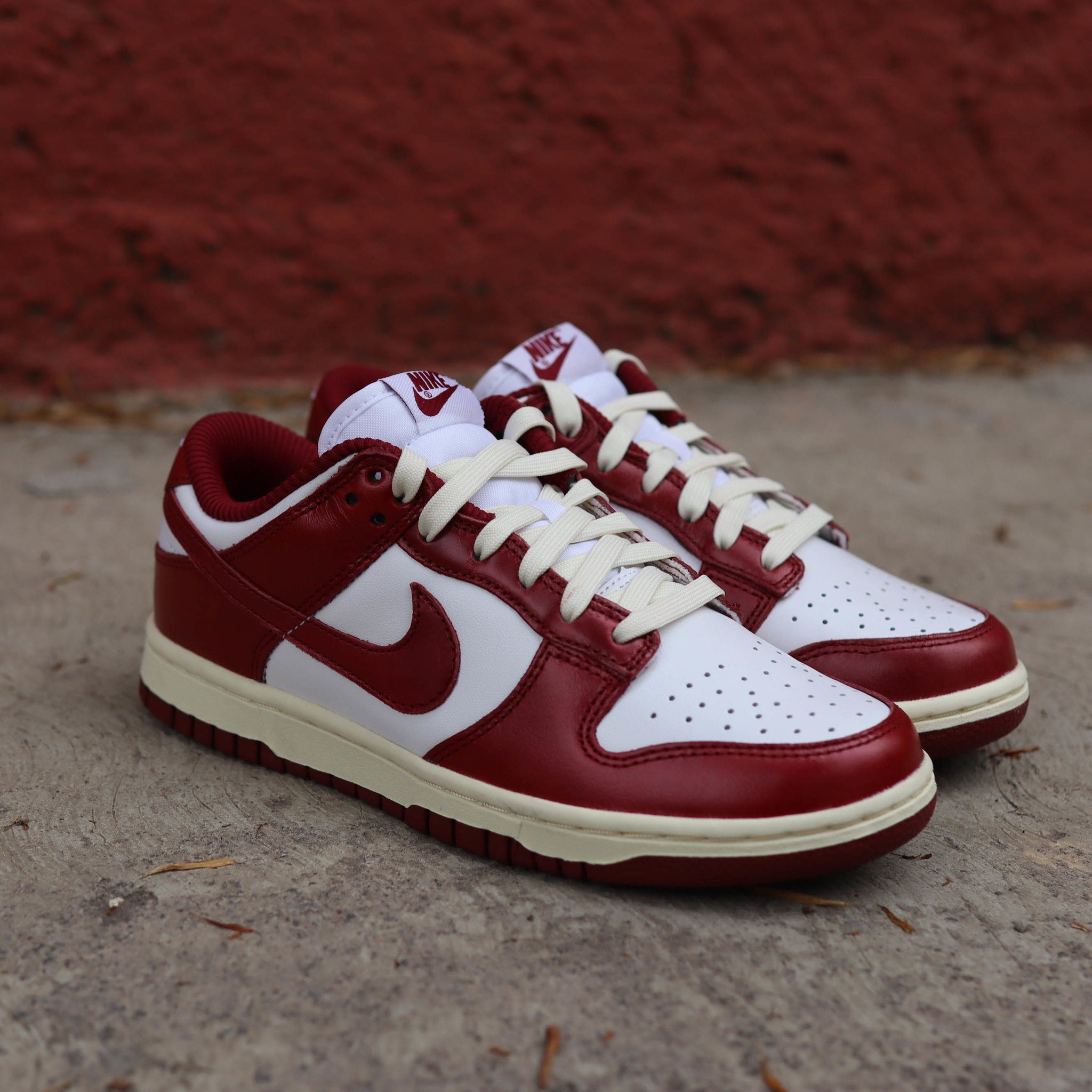 NIKE DUNK LOW TEAM RED