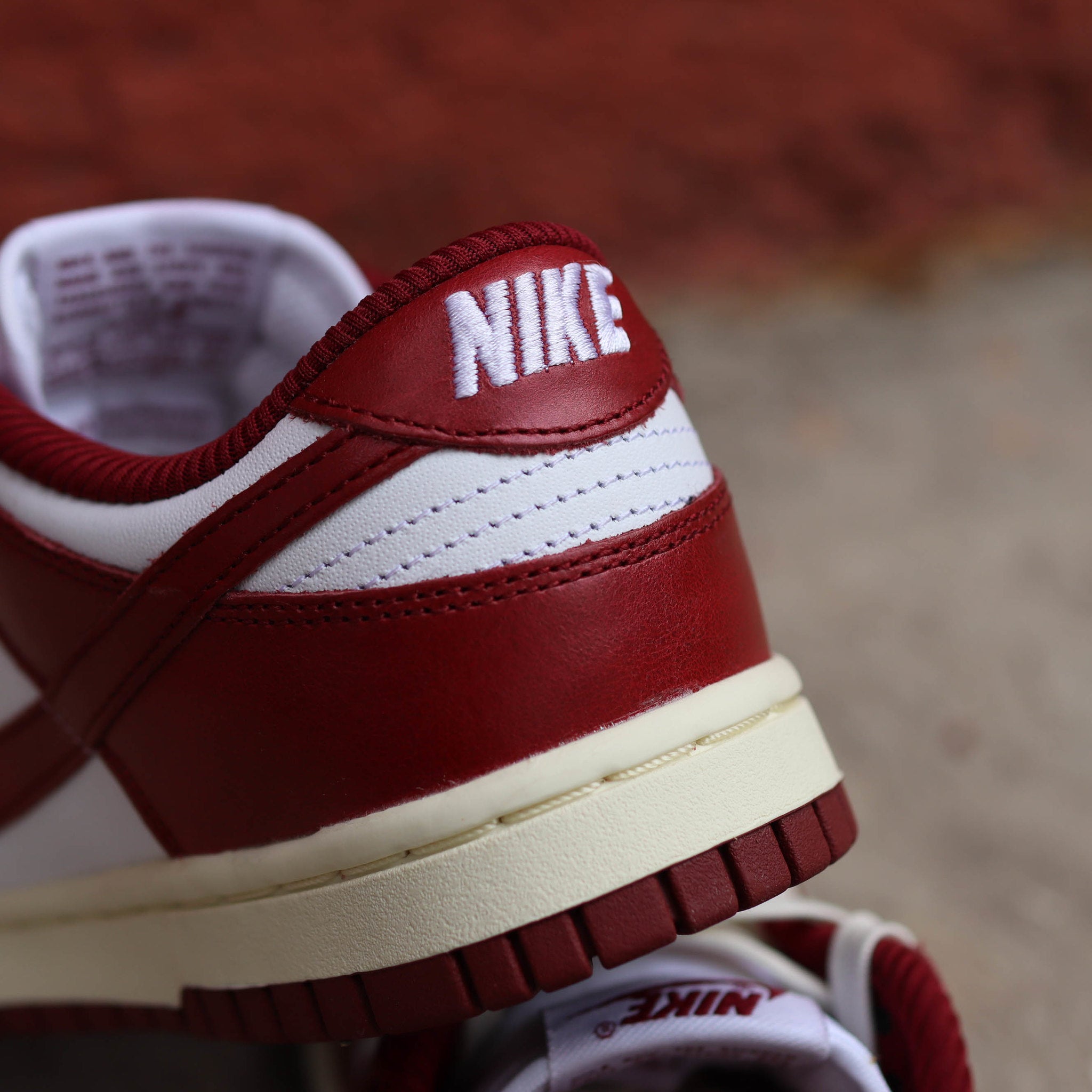NIKE DUNK LOW TEAM RED