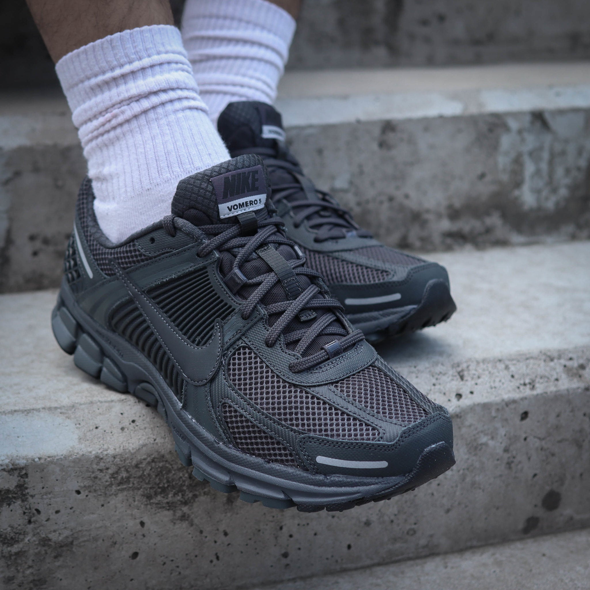 NIKE ZOOM VOMERO 5 ANTHRACITE