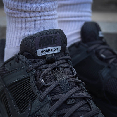 NIKE ZOOM VOMERO 5 ANTHRACITE
