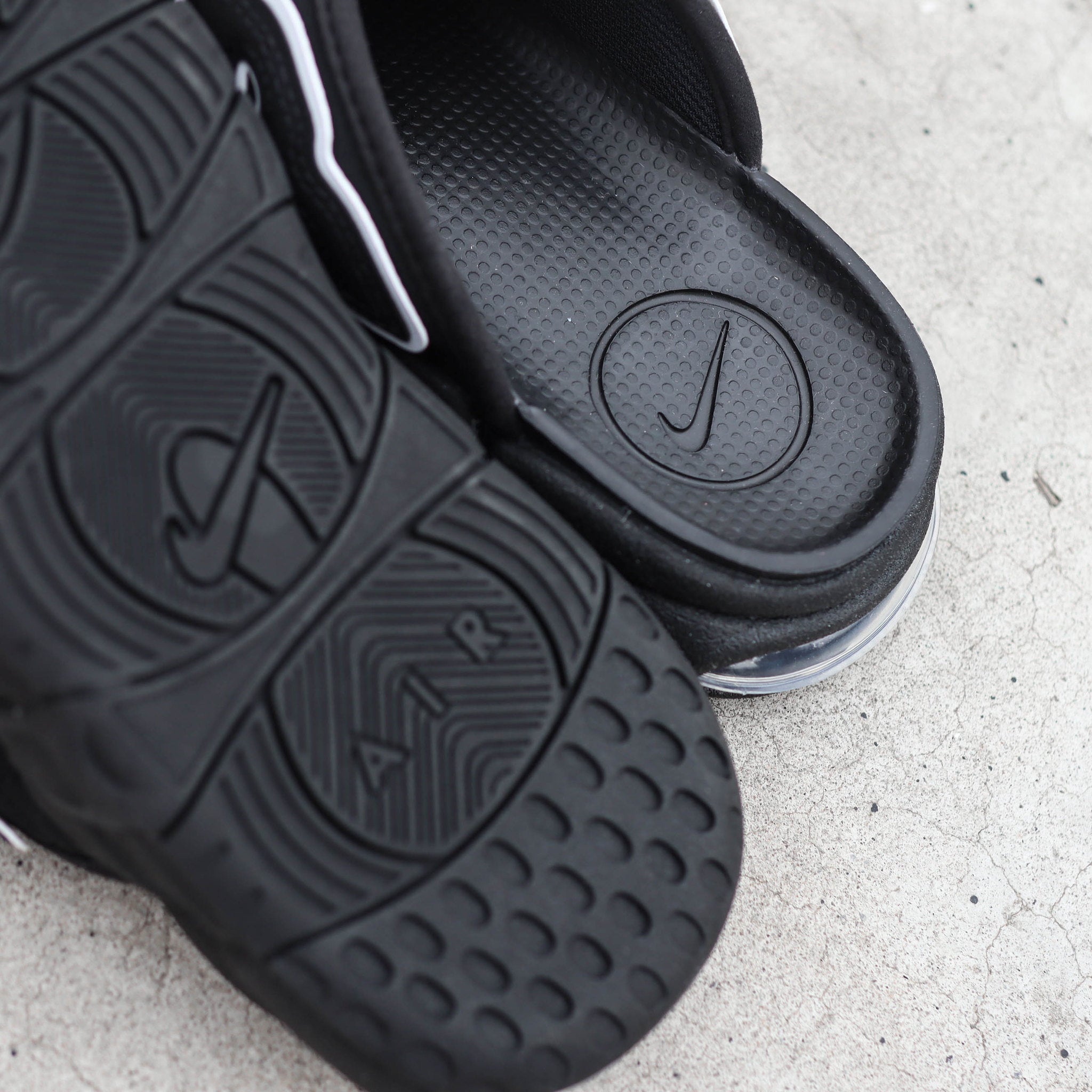NIKE AIR MORE UPTEMPO SLIDE BLACK WHITE