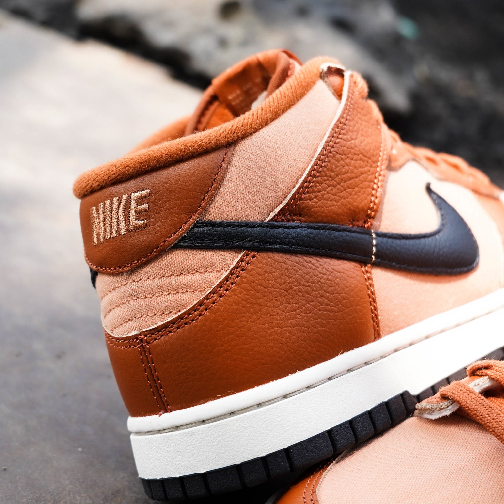 NIKE DUNK MID AMBER BROWN