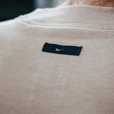 NIKE TEE TECH KHAKI TOP