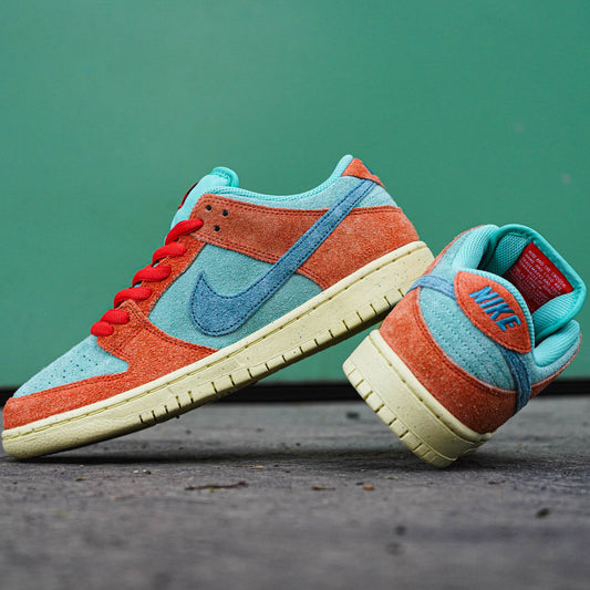 NIKE SB DUNK LOW ORANGE AND EMERALD RISE