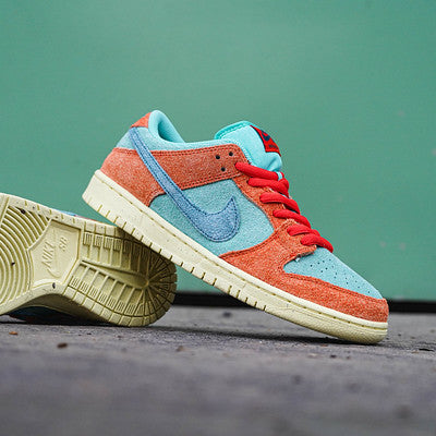 NIKE SB DUNK LOW ORANGE AND EMERALD RISE