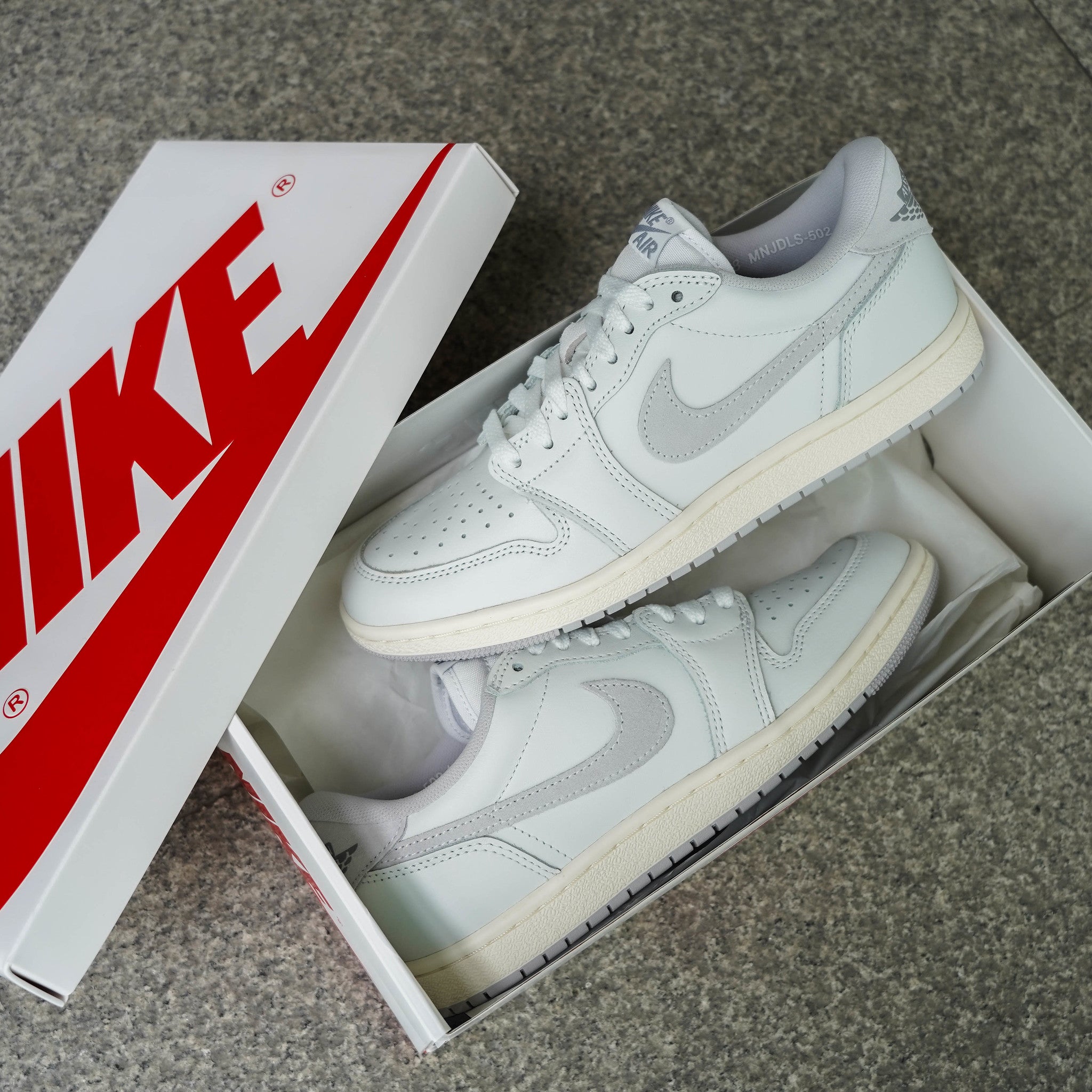 AIR JORDAN 1 LOW OG NEUTRAL GREY