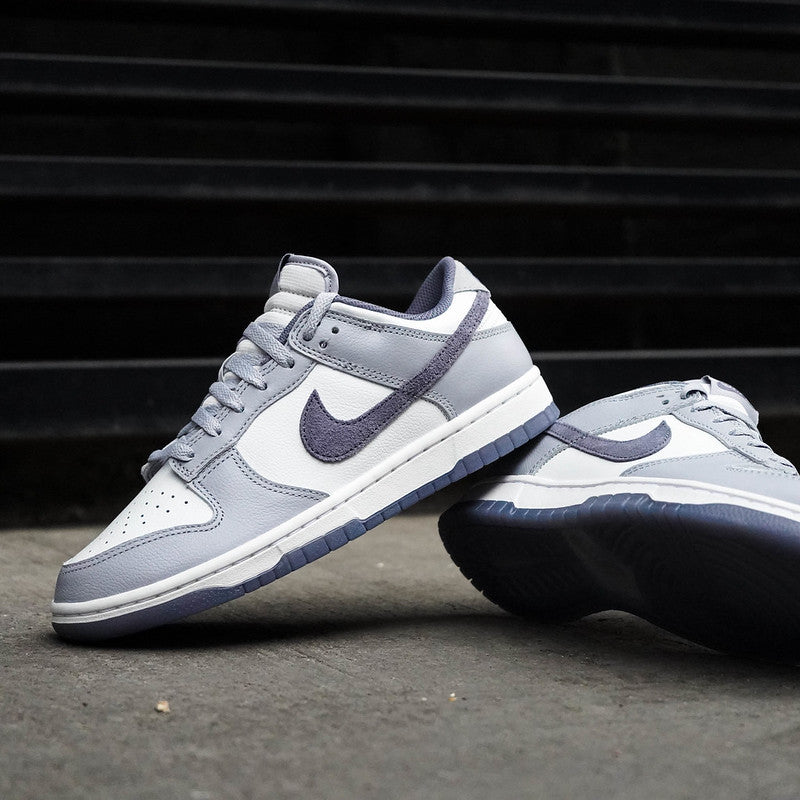 NIKE DUNK LOW LIGHT CARBON