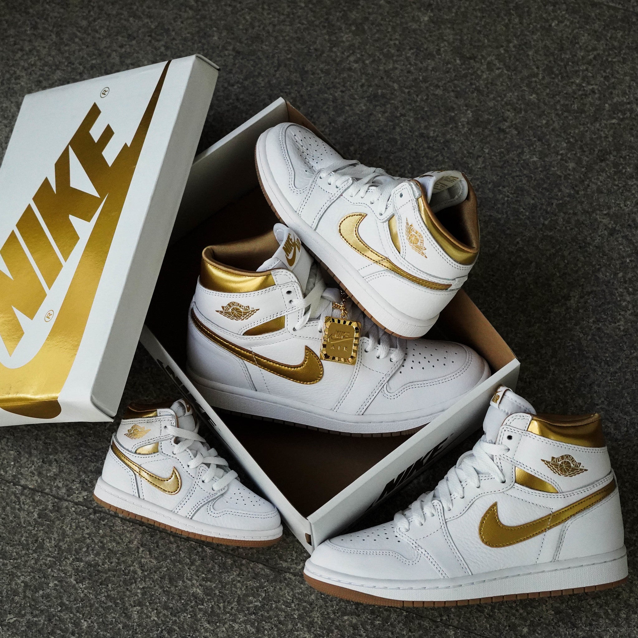 AIR JORDAN 1 HIGH METALLIC GOLD W