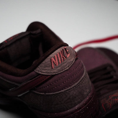 NIKE SB DUNK LOW CITY OF LOVE BURGUNDY