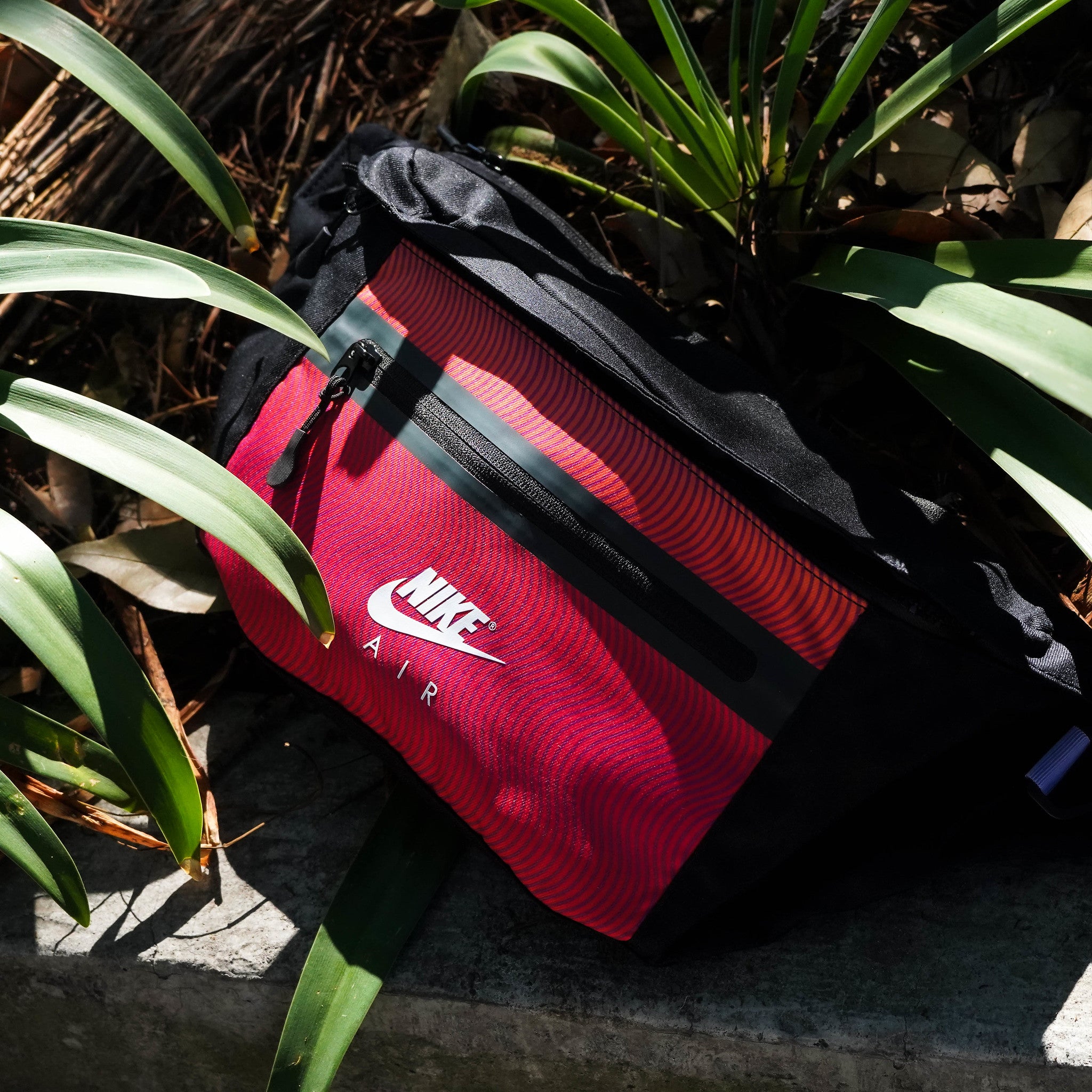 NIKE-WAIST-ELEMENTAL-RED