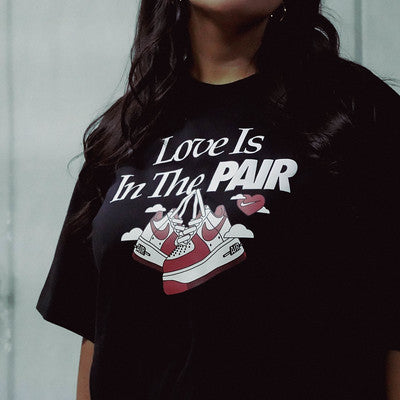 NIKE TEE LOVE IS IN THE PAIR BLACK W