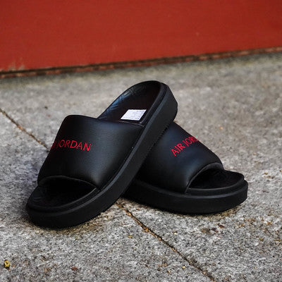 JORDAN SOPHIA SS SLIDE BLACK FIRE RED
