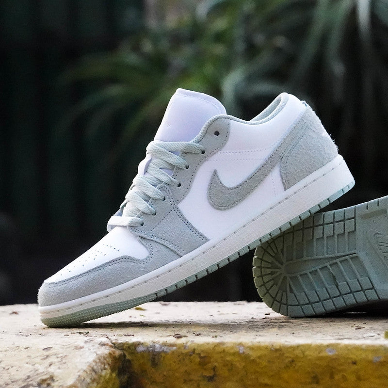 AIR JORDAN 1 LOW LIGHT GREEN