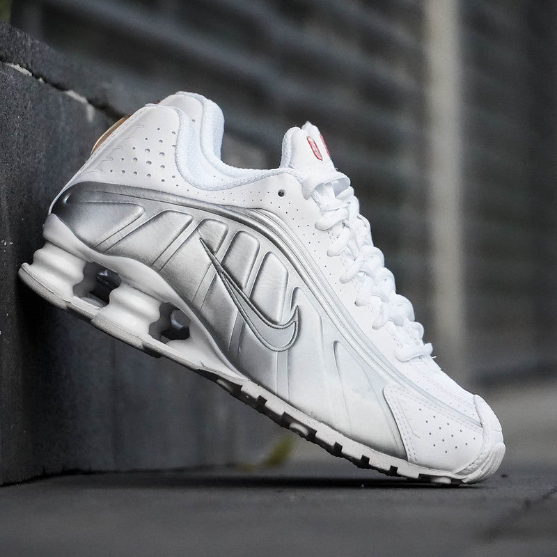 NIKE SHOX R4 WHITE METALLIC W