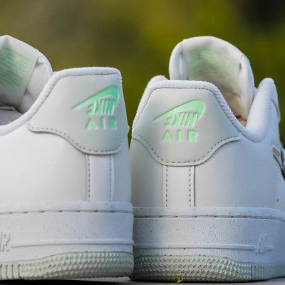 NIKE AIR FORCE ONE LOW LIQUID METAL W