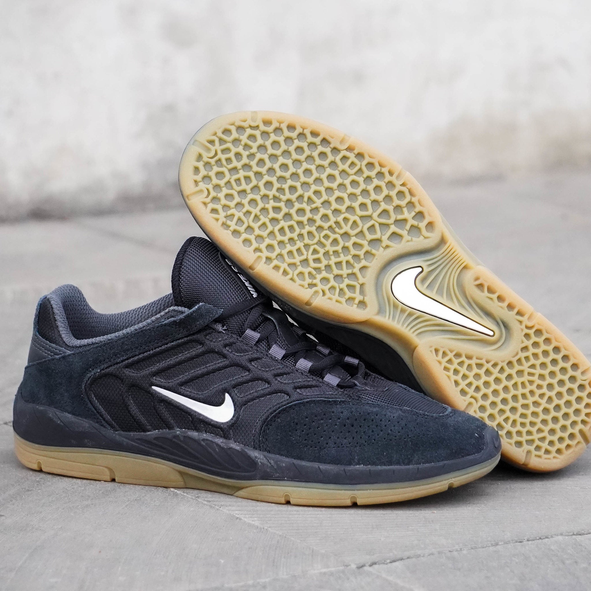 NIKE SB VERTEBRAE BLACK