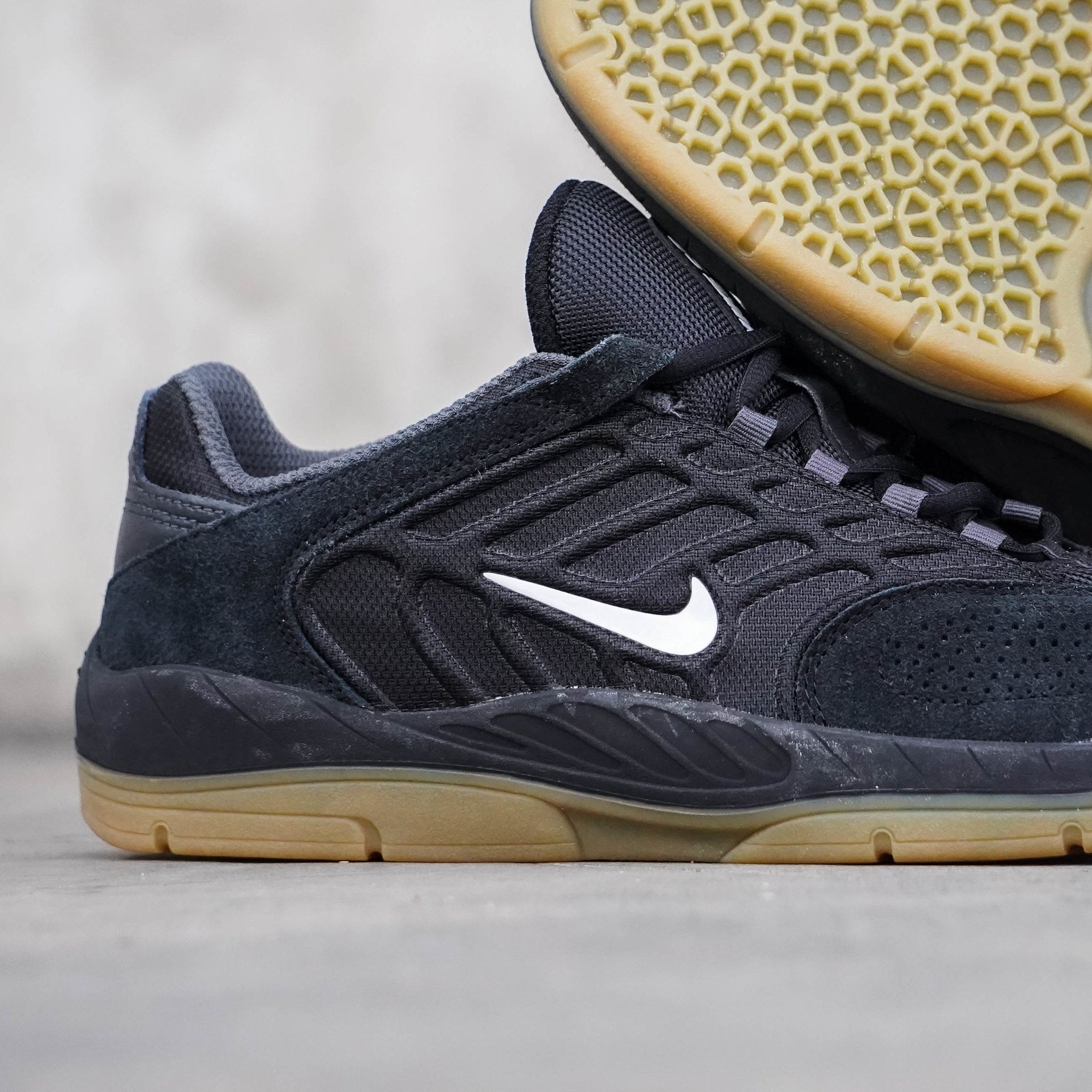 NIKE SB VERTEBRAE BLACK