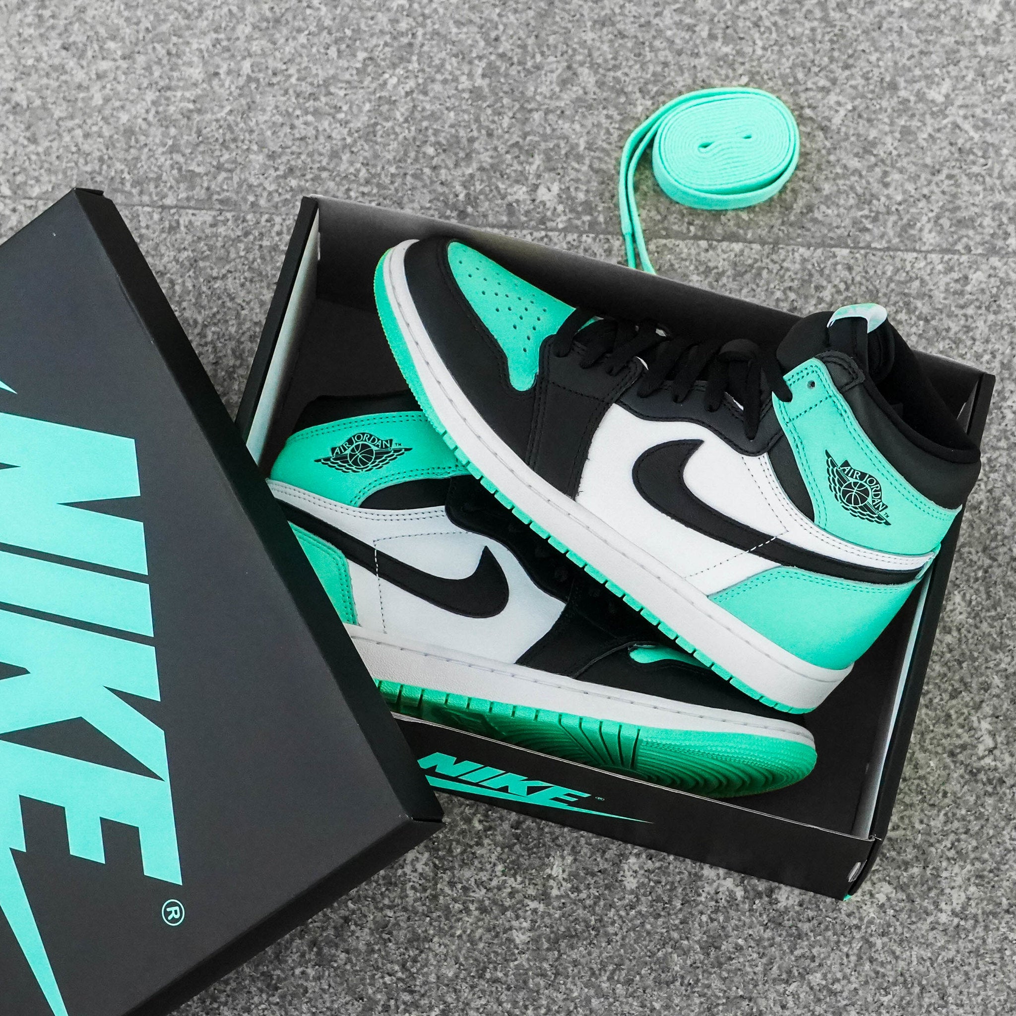 AIR JORDAN 1 HIGH GREEN GLOW