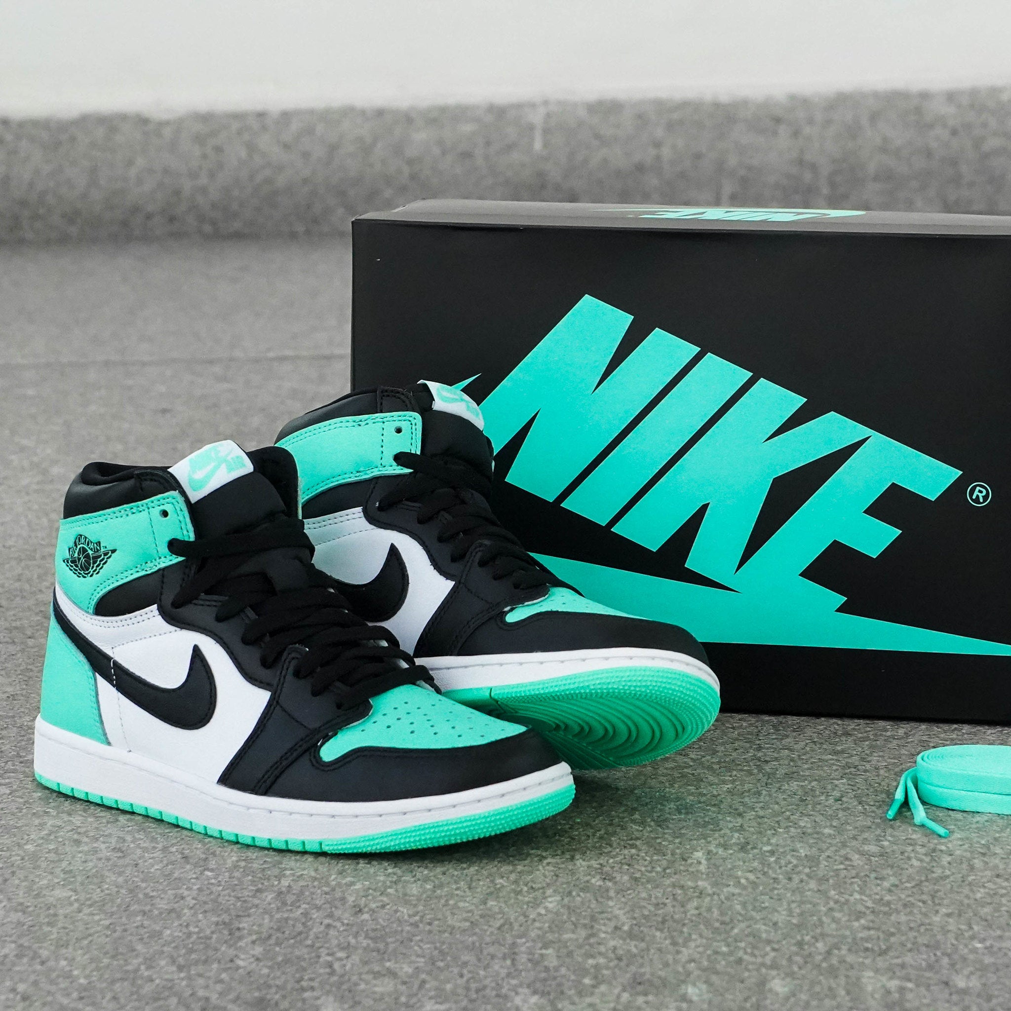 AIR JORDAN 1 HIGH GREEN GLOW