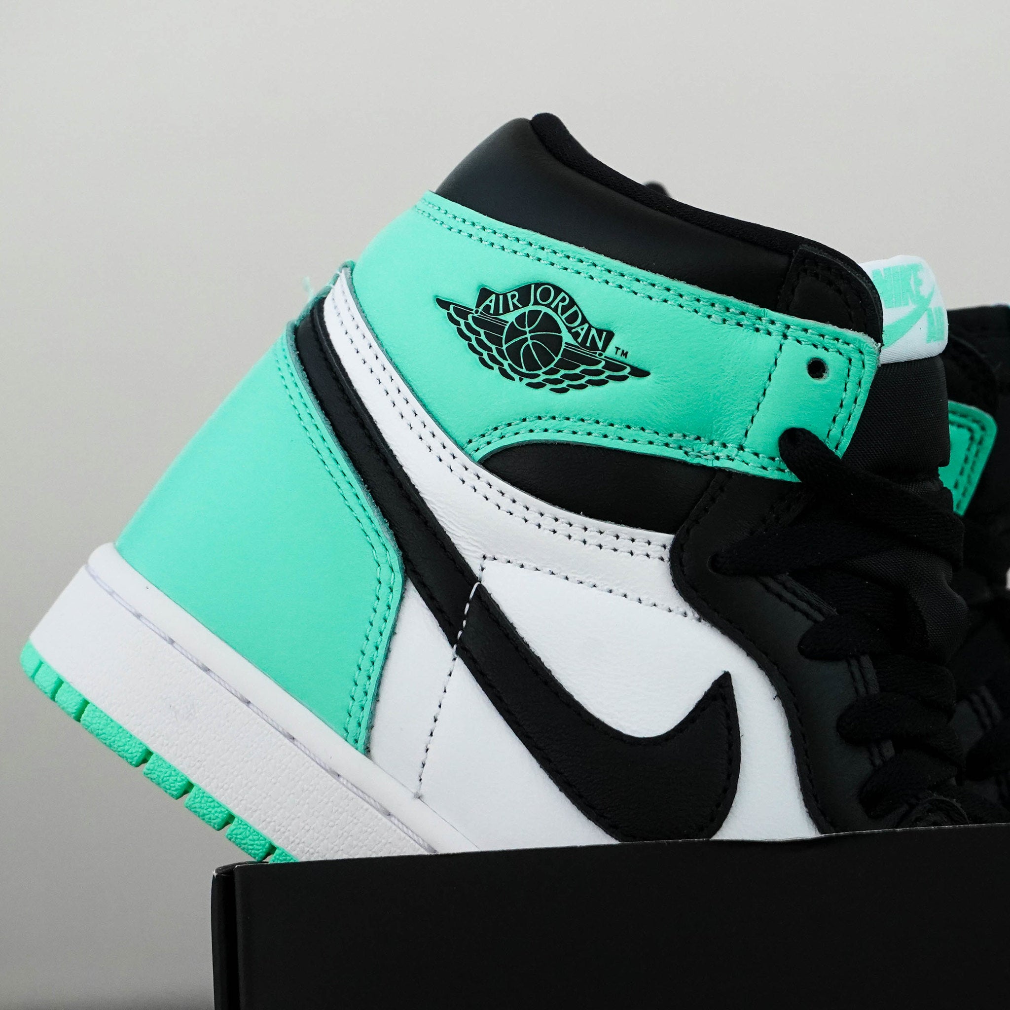 AIR JORDAN 1 HIGH GREEN GLOW