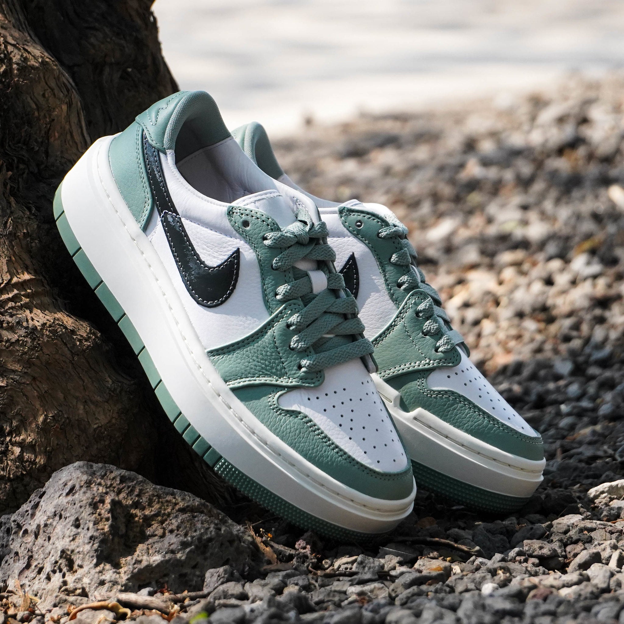 AIR JORDAN 1 LOW ELEVATE JADE SMOKE W