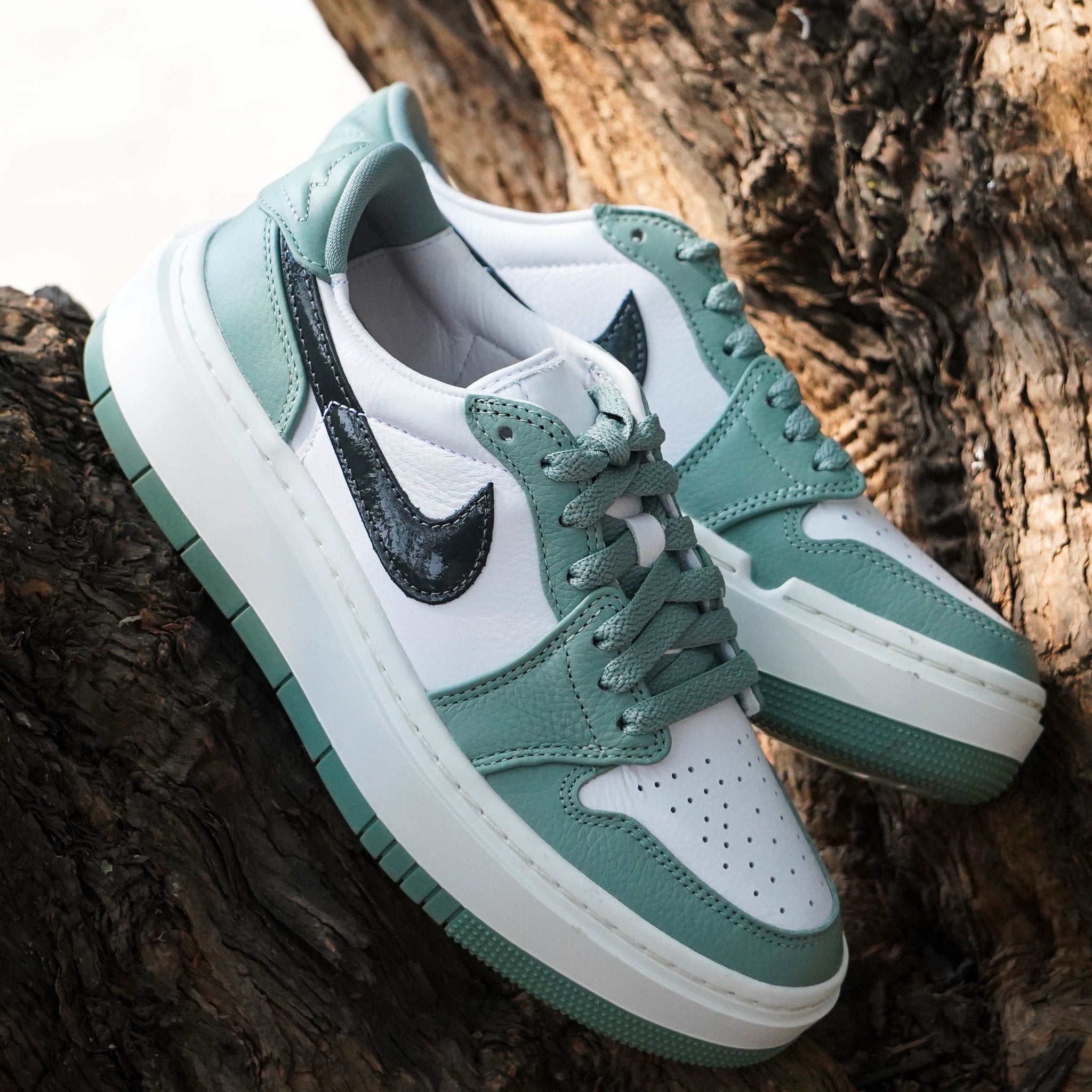 AIR JORDAN 1 LOW ELEVATE JADE SMOKE W