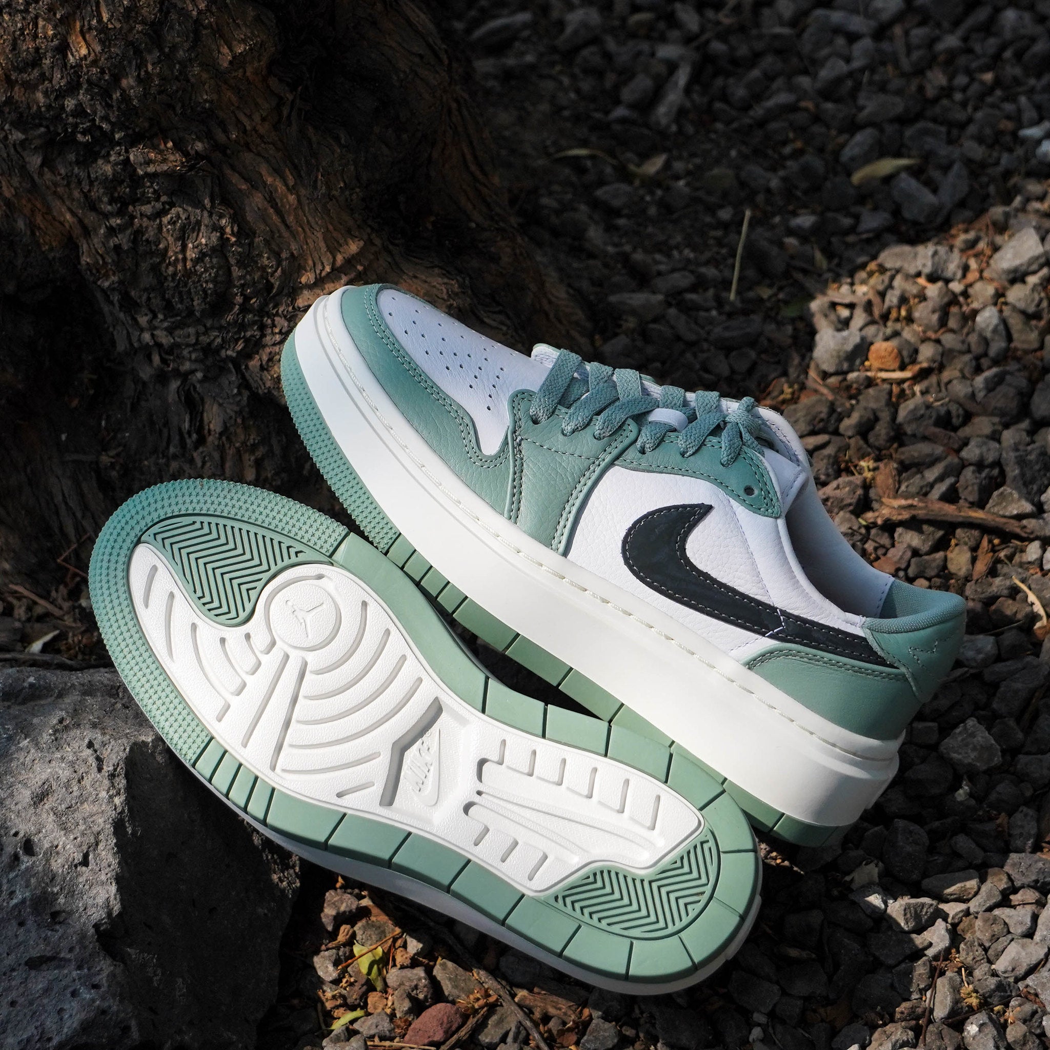 AIR JORDAN 1 LOW ELEVATE JADE SMOKE W