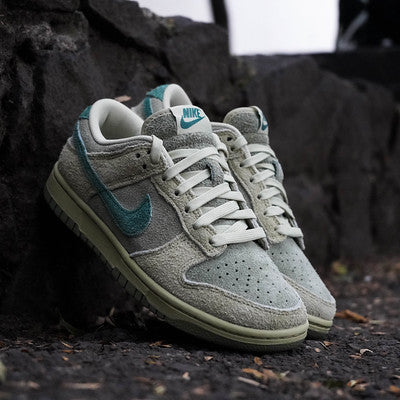 NIKE DUNK LOW OLIVE AURA W