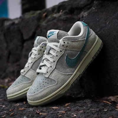 NIKE DUNK LOW OLIVE AURA W