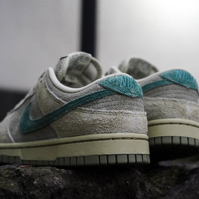 NIKE DUNK LOW OLIVE AURA W